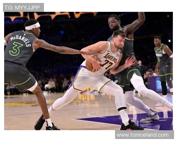 2021年2月7日活塞与湖人激战回顾球星表现与比赛精彩瞬间分析 2021年2月7日活塞与湖人激战回顾球星表现与比赛精彩瞬间分析