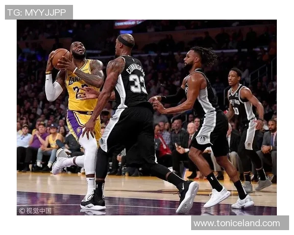 湖人对决马刺的经典之战回顾与精彩瞬间分析 湖人对决马刺的经典之战回顾与精彩瞬间分析